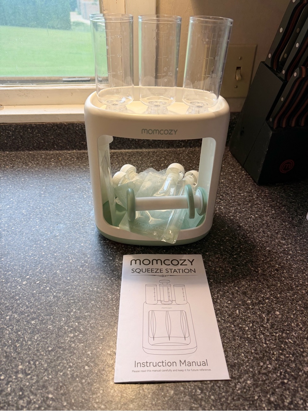 Momcozy Food Storage Staition